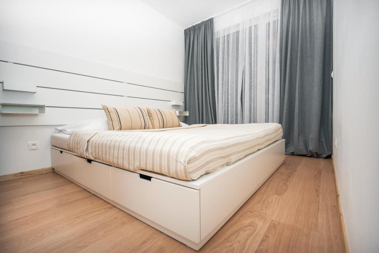 Center - Modern & Elegant Pressburg