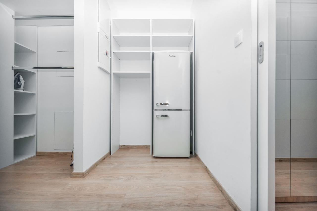 Center - Modern & Elegant Pressburg